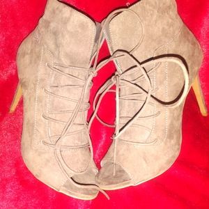 Amy Michelle Tan heels#B61